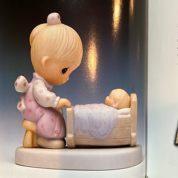 The Precious Moments Story Hardcover Book - Picture 3 of 5